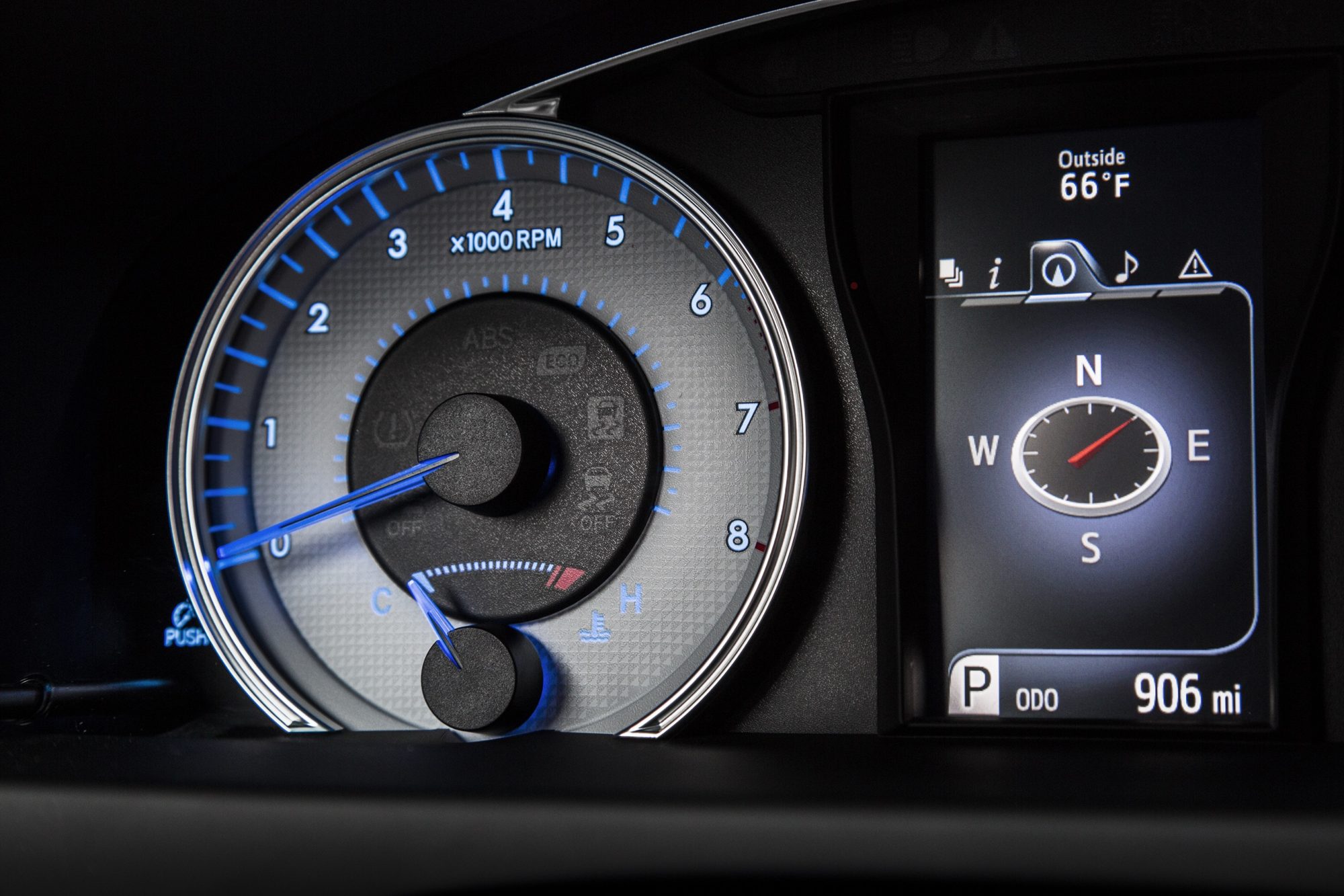 Blue-accented gauge cluster of the 2016 Toyota Camry Special Edition