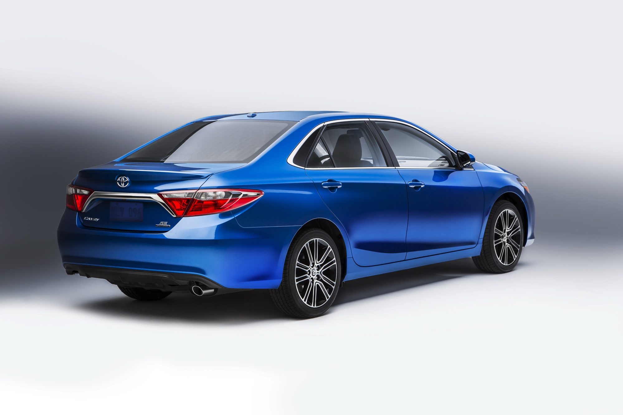 Rear three-quarter studio view of the 2016 Toyota Camry Special Edition in Blue Streak Metallic