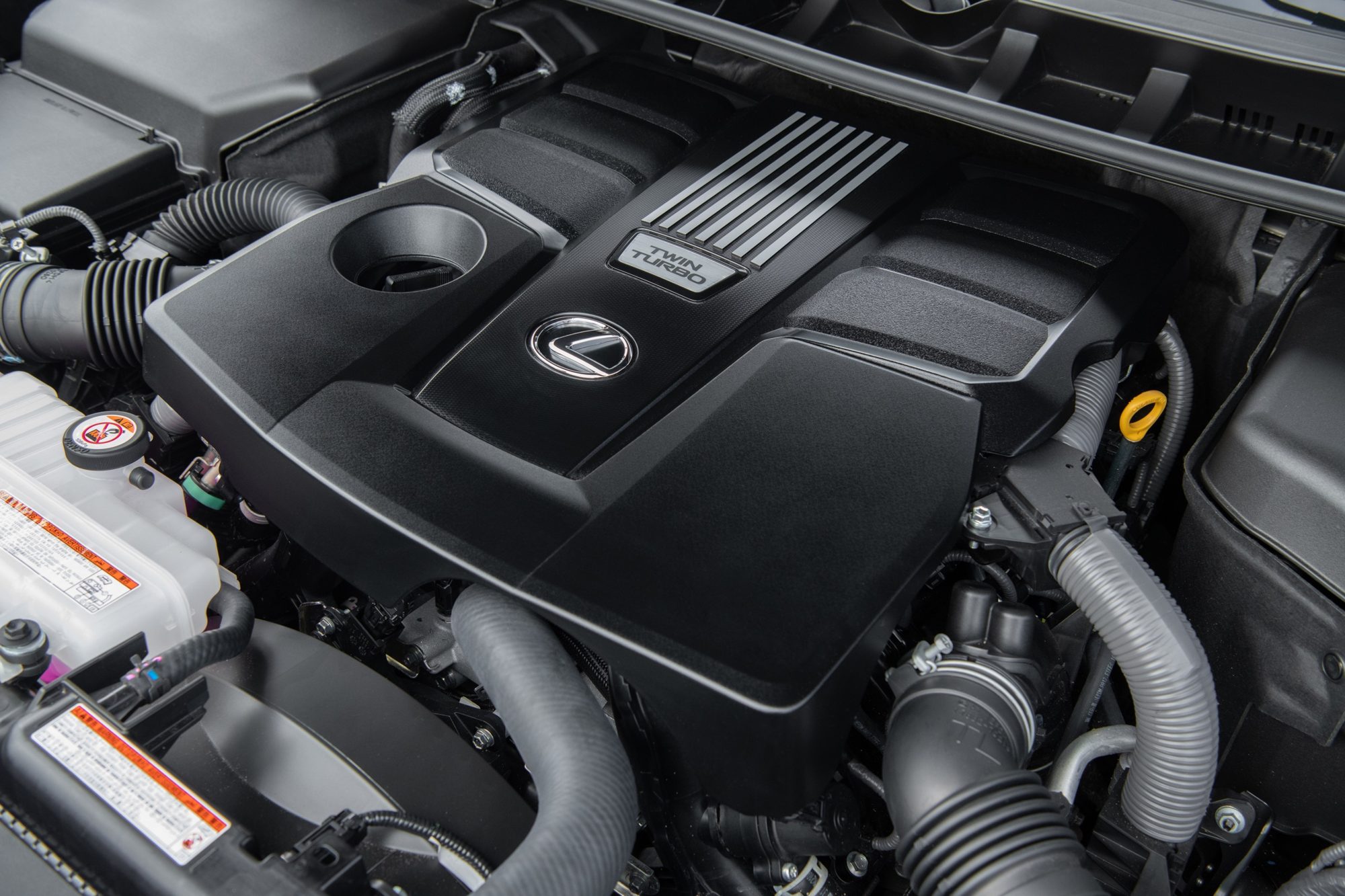 3.4-liter twin-turbocharged V6 engine of the 2022 Lexus LX 600