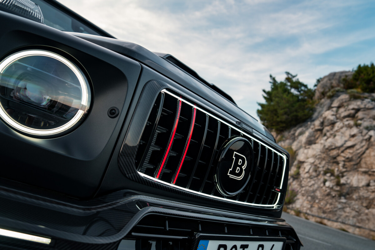 Brabus Is Building 10 Open-Top 900 Rocket Edition G 63s and Lists One at €1,020,275 3 Close-up of the Brabus 900 Rocket Edition Cabrio grille with two red vertical stripes and the Brabus B emblem