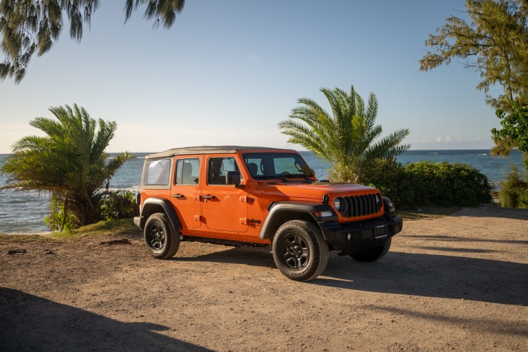 Driving Oʻahu in a 2026 Jeep Wrangler, From Blue Skies to Hurricane Weather 2