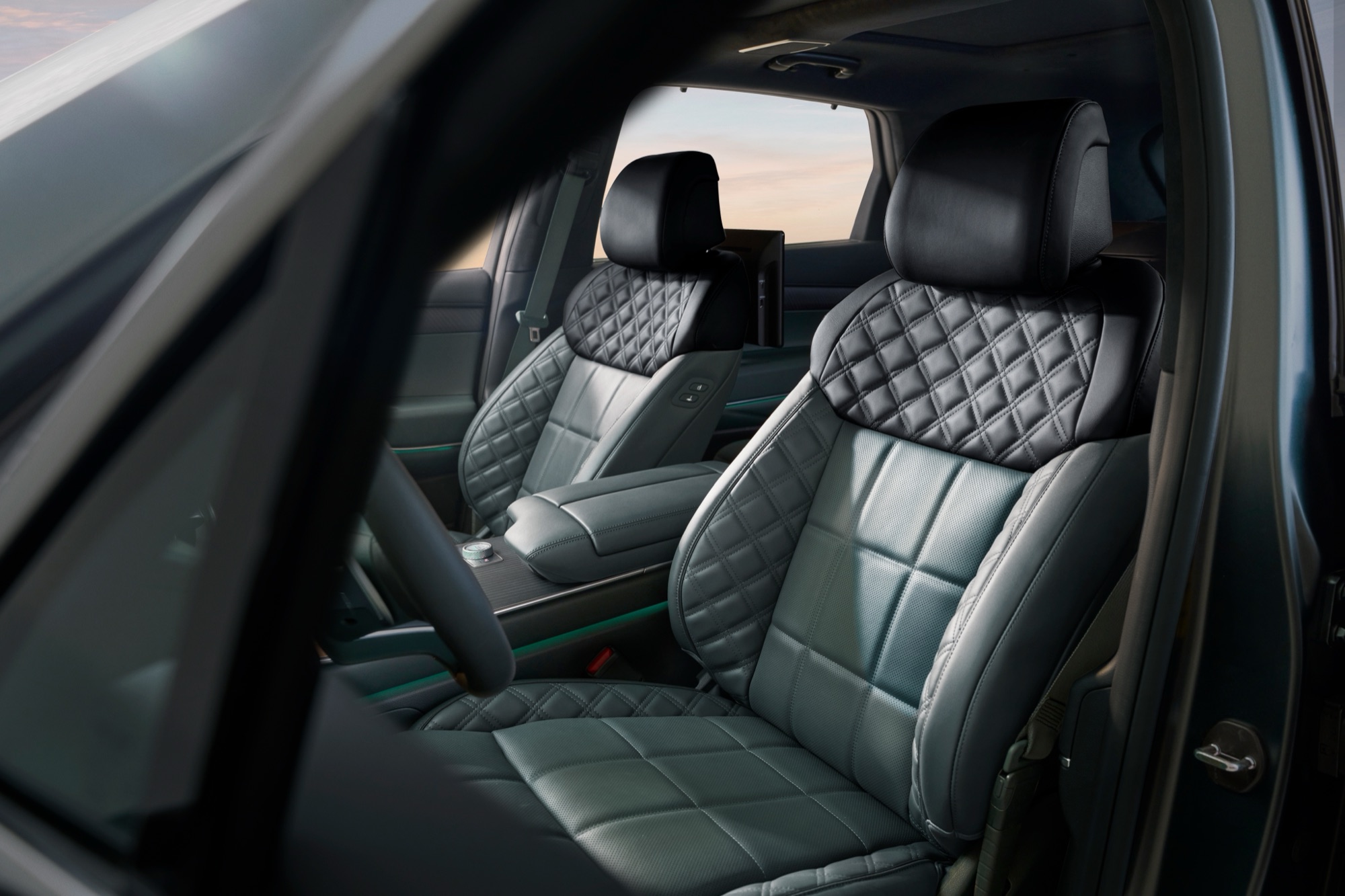 Front seats of the Genesis GV80 Hybrid in two-tone black and green quilted leather