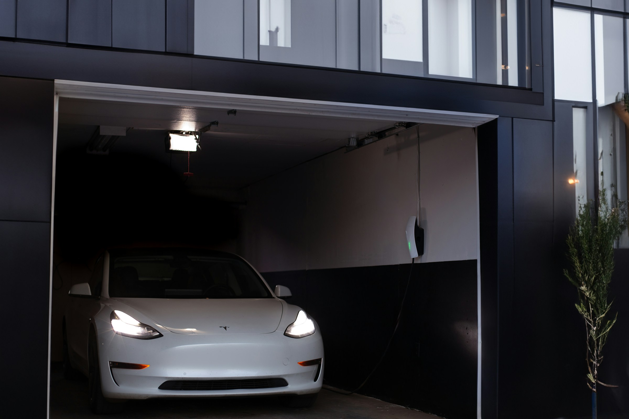 Garage Door Repair: Fixing the Trouble That Keeps Coming Back 1