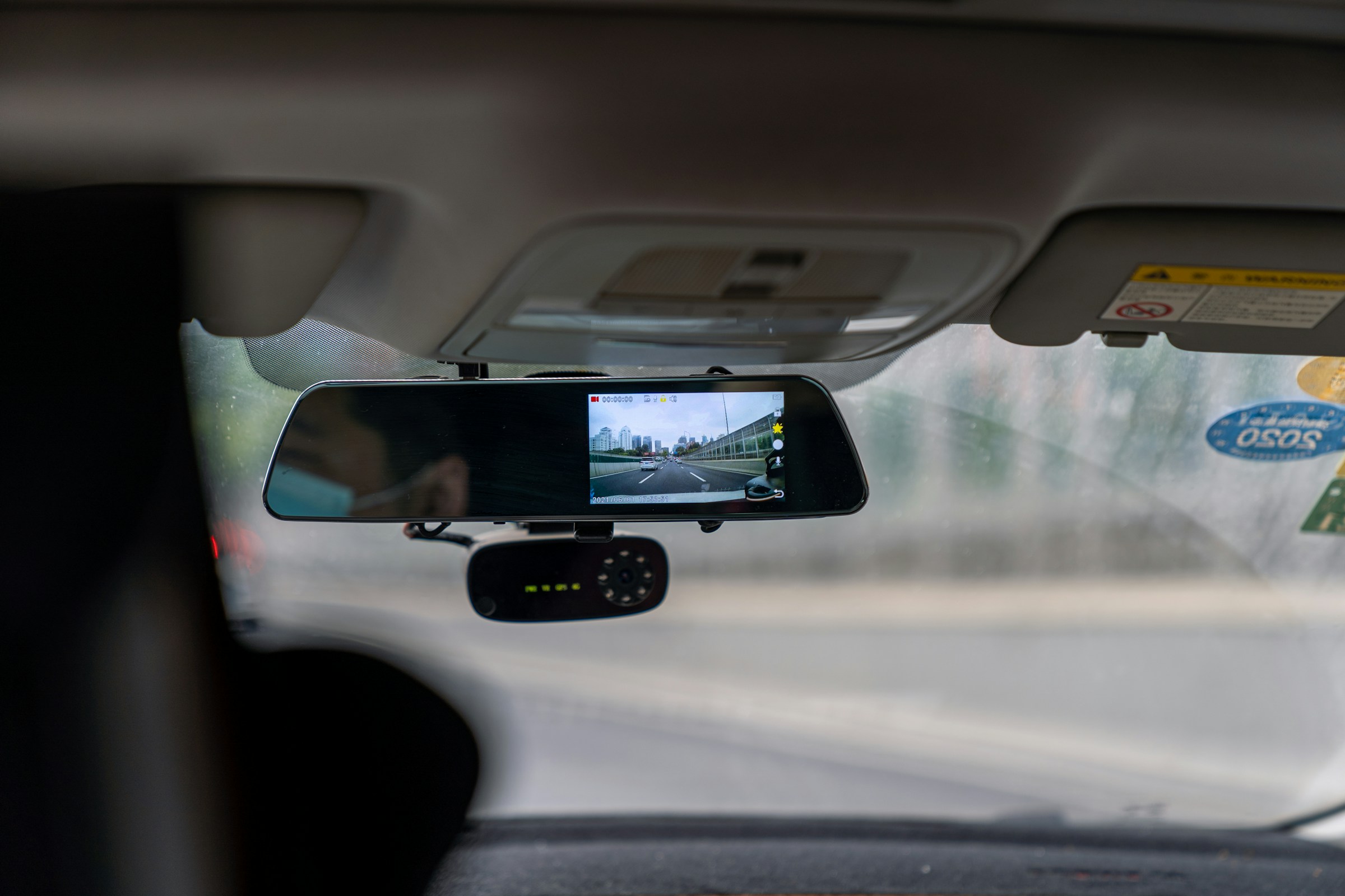 The Silent Witnesses in a Modern Car: What Dashcams and Crash Data Change After a Collision