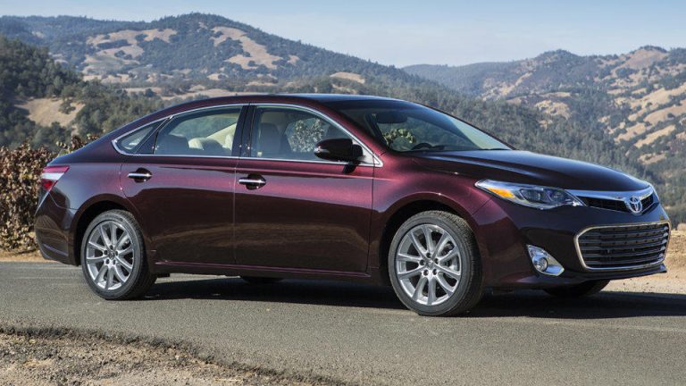 Toyota redesigned 2013 Avalon and it's now sleeker and lighter .