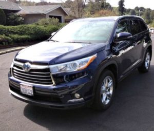 The 2016 Toyota Highlander hybrid offers a smooth drive.