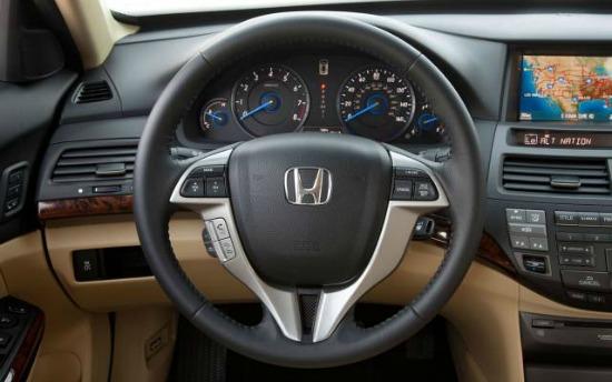 The 2014 Honda Crossover interior is clean and efficient.