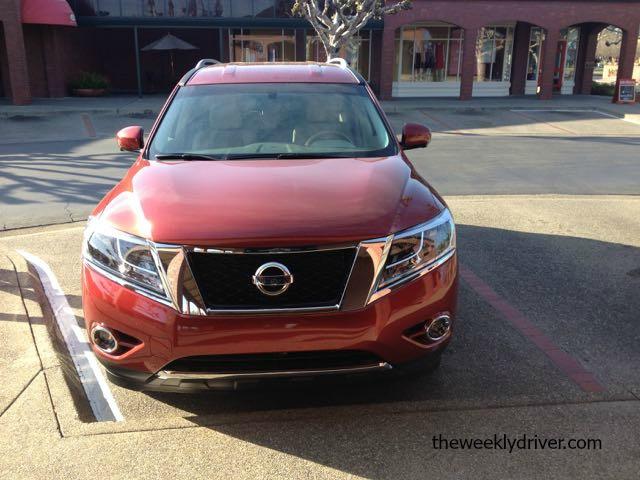 The 2015 Nissan Pathfinder has a V6 with 260 horsepower.